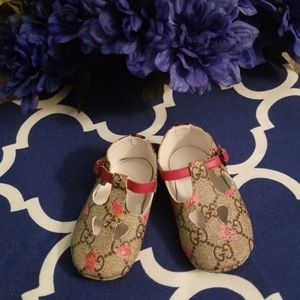 Gucci baby shoes